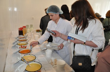 19.05.2023-cü il tarixində TƏBİB tərəfindən Beyləqan Rayon Mərkəzi Xəstəxanasının mətbəxində çalışan personalın maarifləndirilməsi məqsədilə təlimlər keçirilib